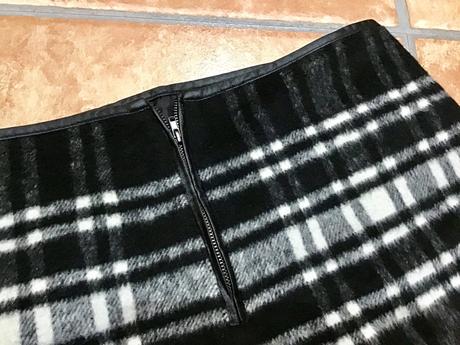 Krasna tepla sukňa s koženkou, new look,40