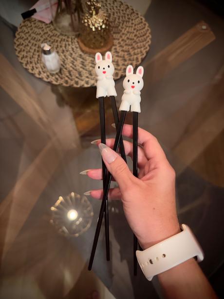 Paličky na čínu s pomocníkom,