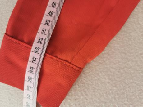Bluzka s efektne prestrinutymi rukavmi, amisu,m