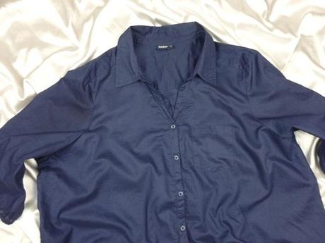 Tmavomodrá pekná blúzka, 54