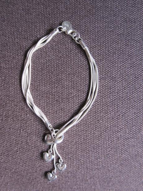 Strieborny naramok so srdieckami, 