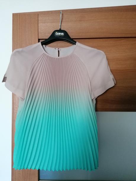 Ľahka plisovana bluzka, zara,s