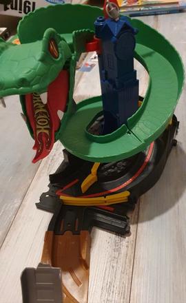 Hot wheels city zatoč s kobrou, 