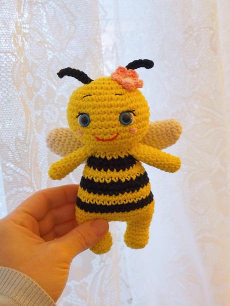 Háčkovaná včielka, 