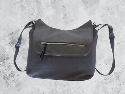 Čierny kabelkový ruksak,