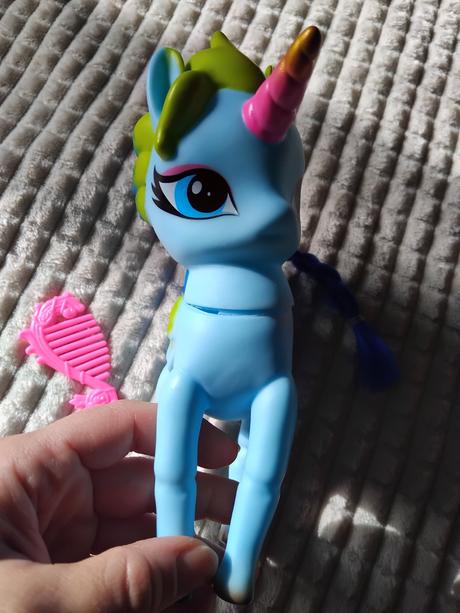 Jednorožec na česanie, 