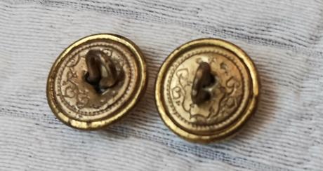 2x vojenský gombík,