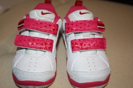 Raz obute tenisky, nike,21