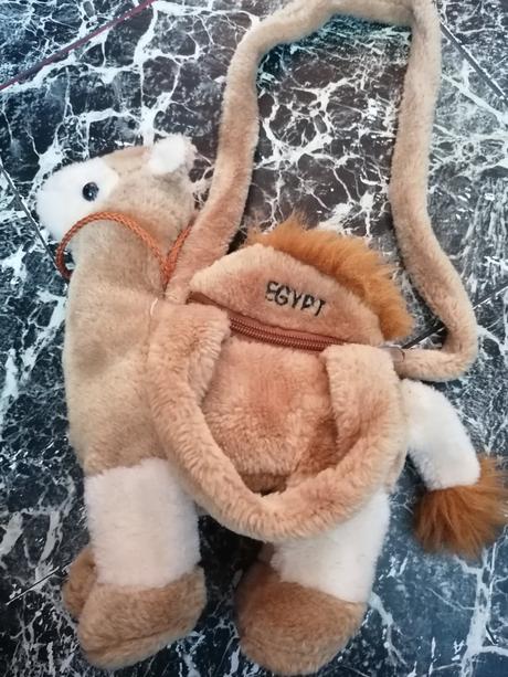 Ťava plyšak aj ako batoztek, 