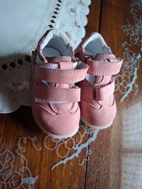 Dievčenské sandáliky, 20