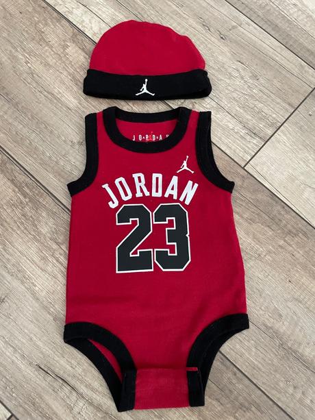 Body jordan + čiapka, air jordan,68