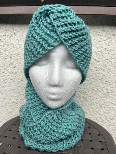 Čelenky a nákrčníky,