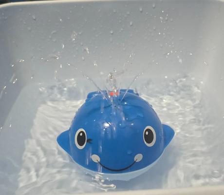 Chicco sprinkler whale hračka do vody,
