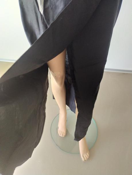 C 266lanova sukna raz oblecena  ma vrecko, 