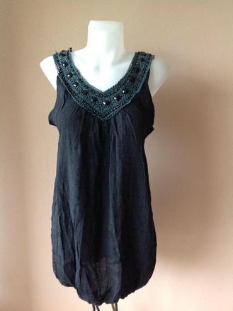 Top s koralkami okolo vystrihu /64a, 40