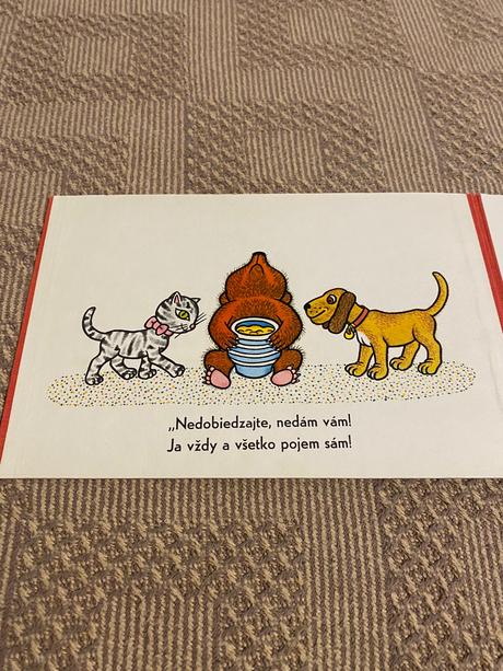 Krásne staré skladacie retro leporelo skúpy macko,