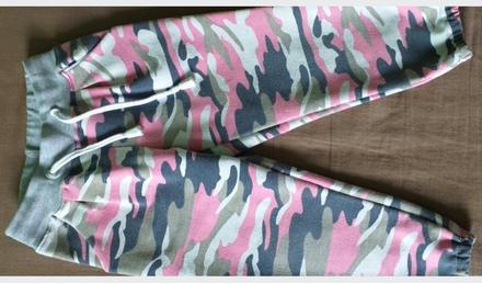 Maskáčové tepláky, modelko,92