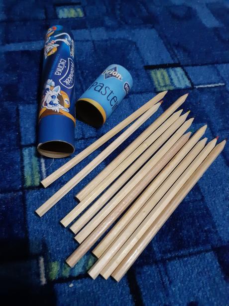 Pastelky v praktickom balení,