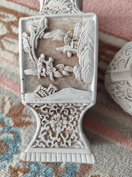 Váza s čínskym vzorom a popolník, 