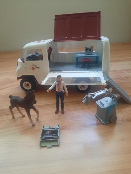 Schleich - pojazdná veterina, 