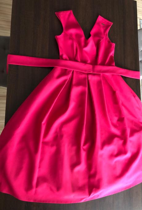 Šaty spoločenské, 44