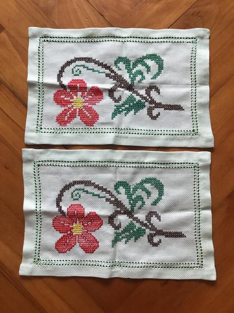 2 krásne vyšívané obrúsky - kvietok,