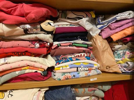 Balík pekného oblečenia, 104–116