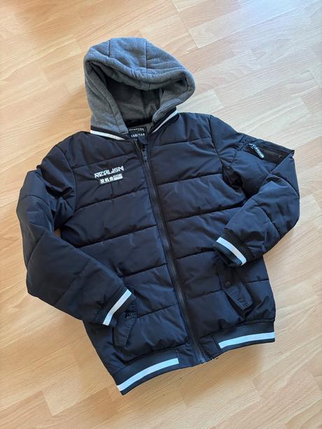 Bunda s kapucňou, chapter young,158