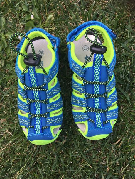 Nove sandale, sprandi,25