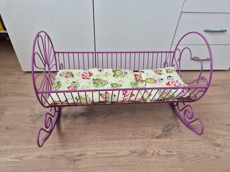 Kovová kolíska pre bábiku, 