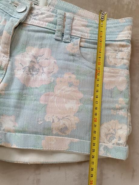 Kraťasy, clockhouse,34