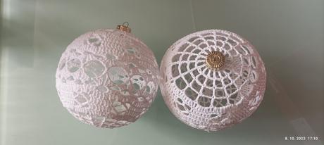 Háčkované gule biele,