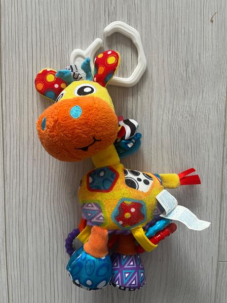 Playgro závesná žirafa s hryzátkami, 