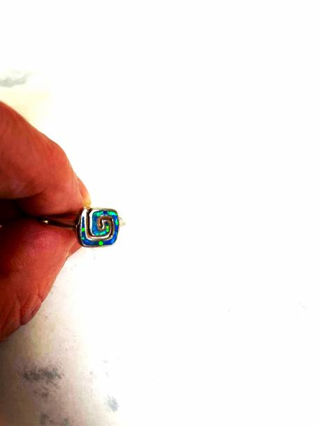 Strieborný prsteň s opálom,