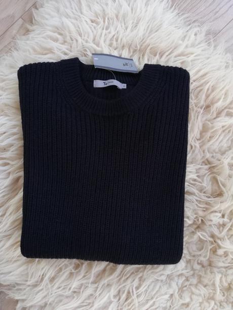 Vrubkovaný sveter, tu,m