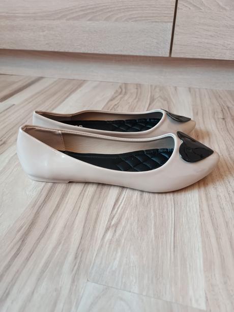 Béžové lakované baleríny, 39