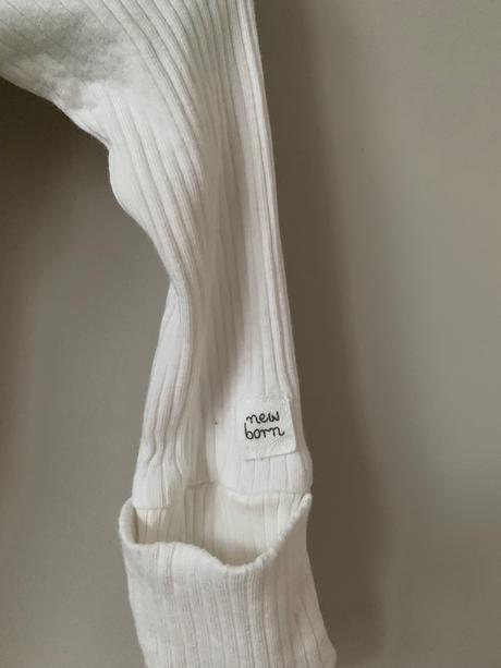 Biele rebrované body reserved, reserved,68