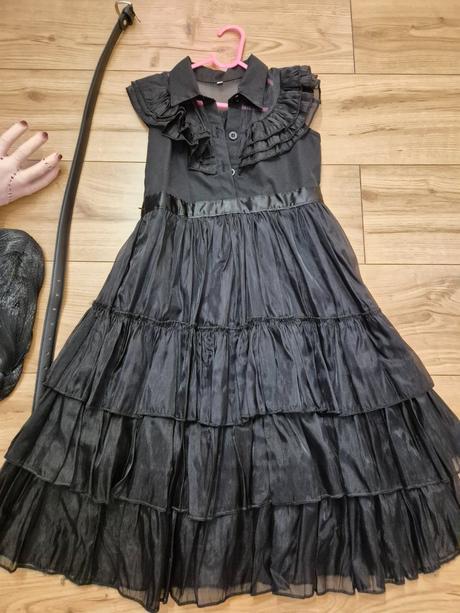 Wensday saty a doplnky 8/9 rokov, 