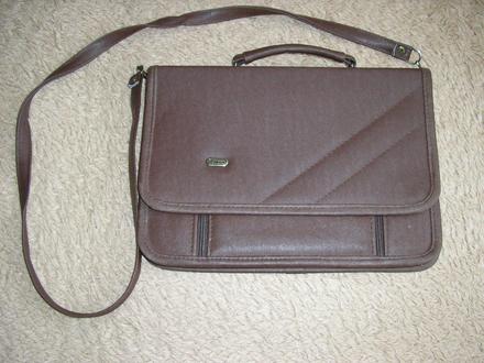 1138. hnedá aktovka,