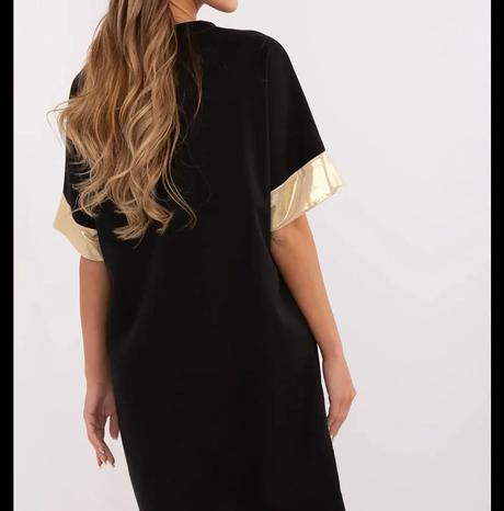 Dámske šaty alebo tunika so zlatým lemom na rukavo, 