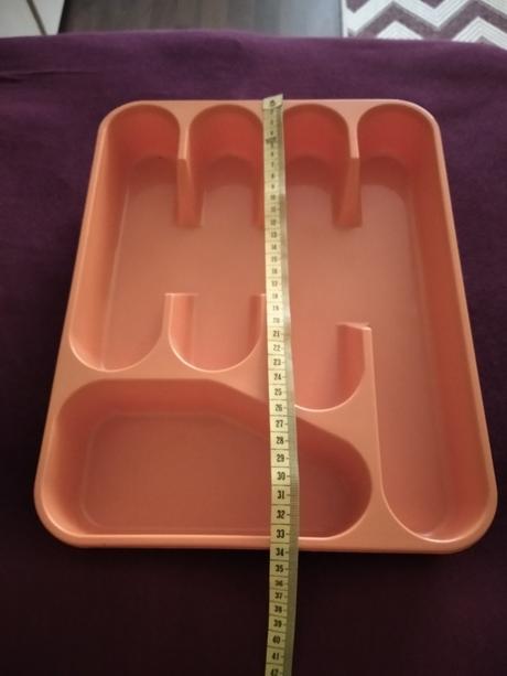 Oranžovy plastový pribornik,