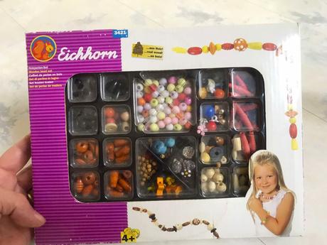 Sada navliekacích koráliek,