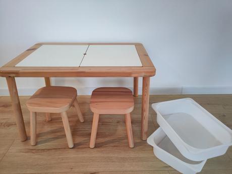 Flisat detský stolík 83x58 cm so stolickami, 