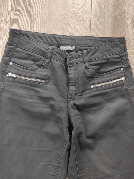 Cierne nohavice, yessica,m