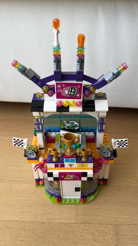 Lego friends - veľké preteky, 