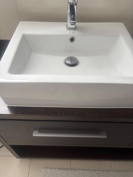 Kúpeľňová skrynka+umývadlá, 