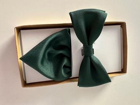 Trblietave šaty aj motýlik, 