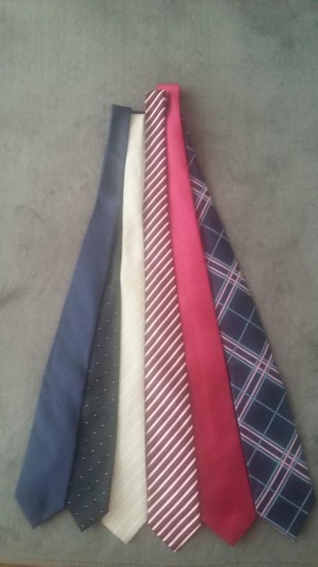 Predam cisto novy oblek rutz design+kravata, xl