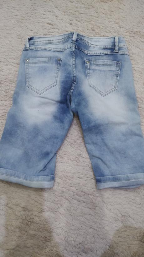 Predám kraťasy, 146