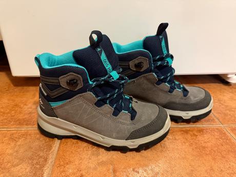 Nepremokavé turistické topanky, quechua,32